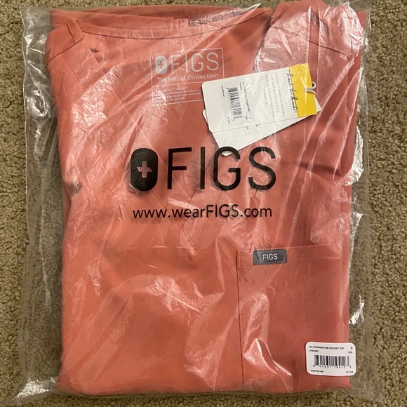 Brand new fig scrub top - Picture 2 of 3